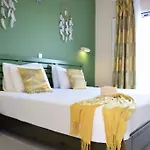 Christina Hotel Petriti
